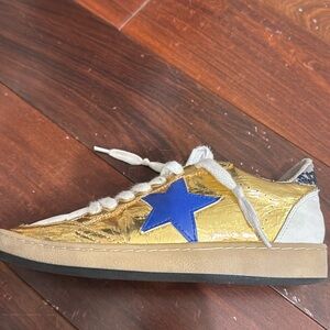 Gold and blue sneakers that look like Golden GooseTHEY ARE NOT THEY ARE SHU SHOP